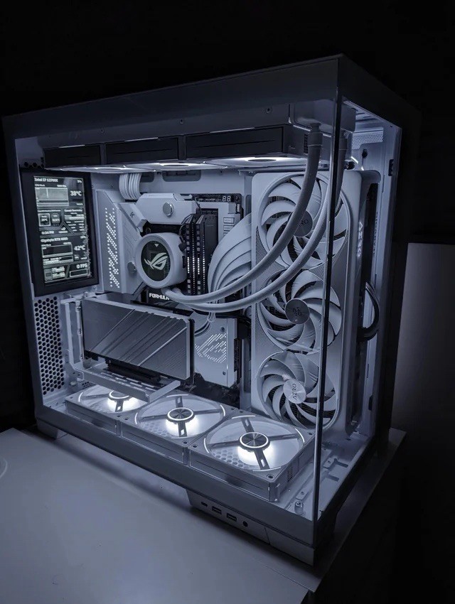 Custom white i7-12700K RTX 5080 White Gaming PC