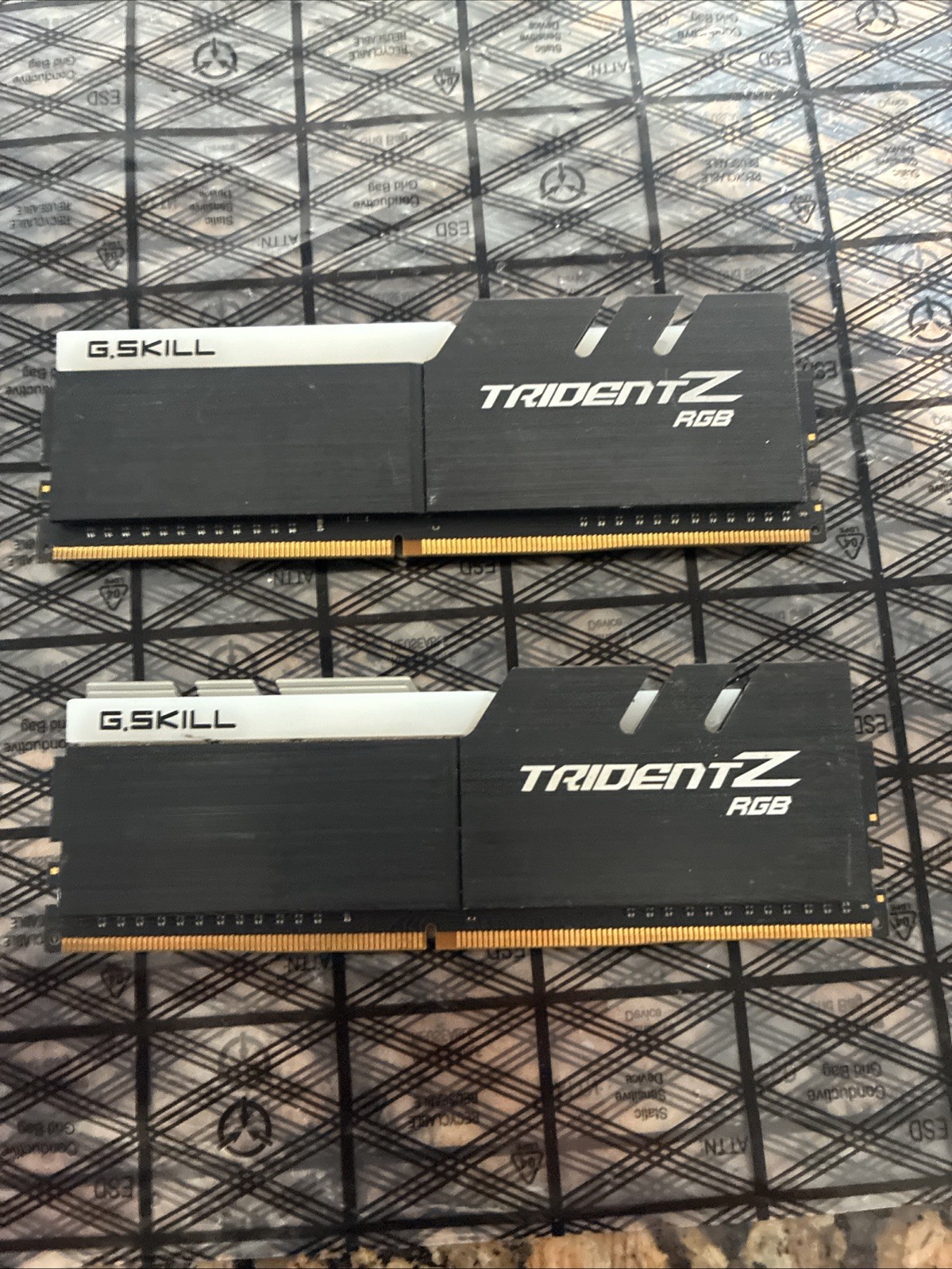 G.Skill Trident Z RGB 16GB (2x8GB) RAM DDR4 3200MHz F4-3200C16D-16GTZR - GRADE A