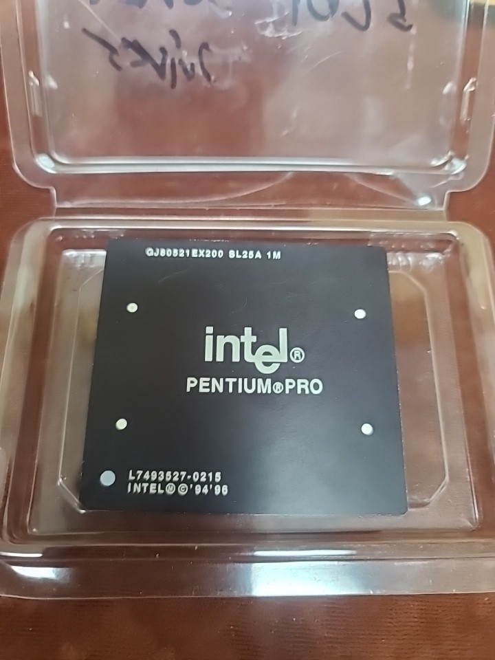 SL25A Compaq Intel Pentium Pro 200 MHz GJ80521EX200 1MB Cache Socket 8 CPU
