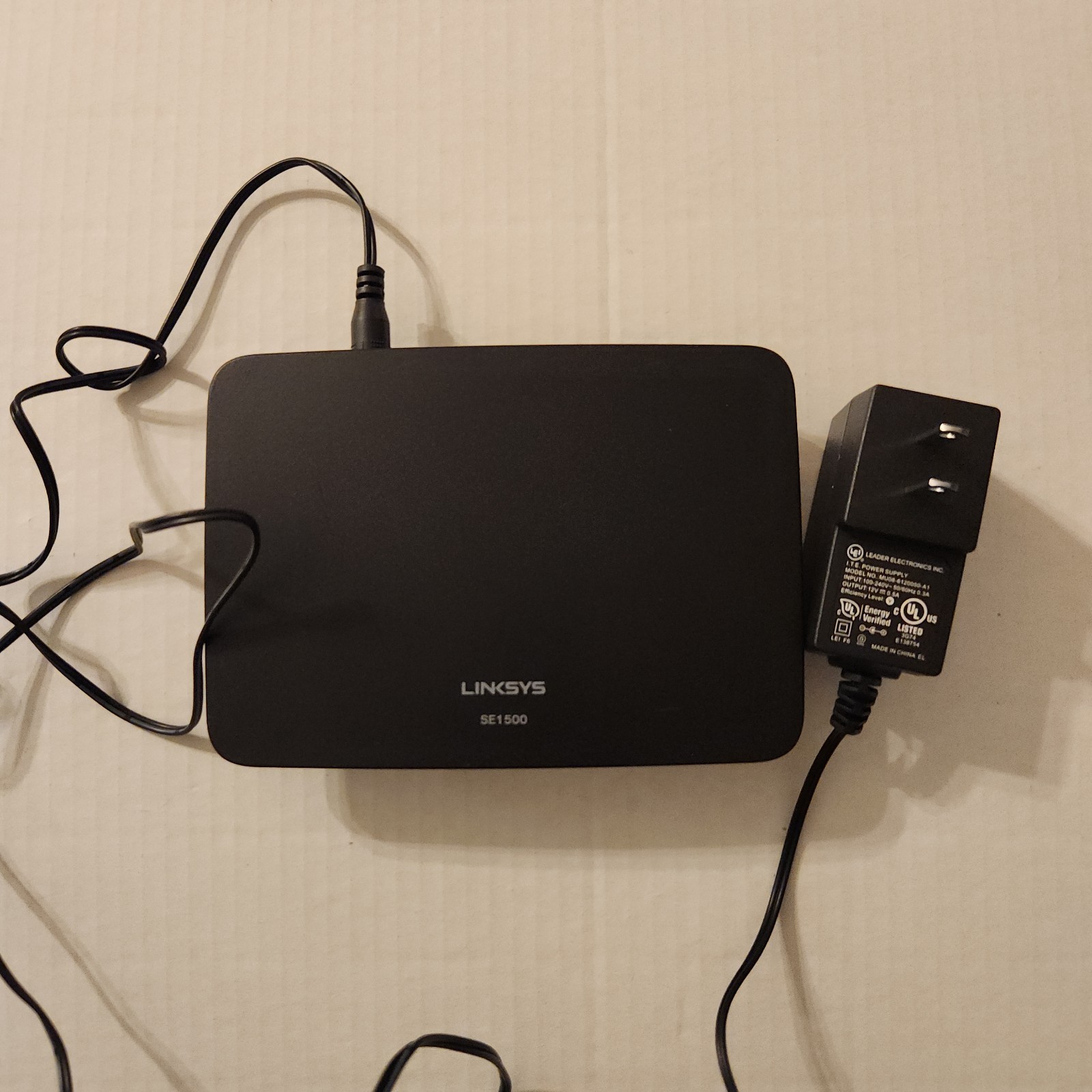 Linksys  (SE1500) 5-Port-Ports External Ethernet Switch - USED