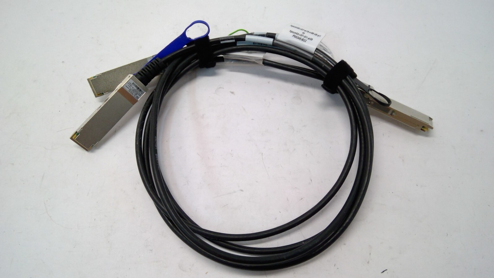 HPE P08307-001 Infiniband HDR 200Gb QSFP56 TO 2XQSFP56 1.5M Splitter DAC Cable