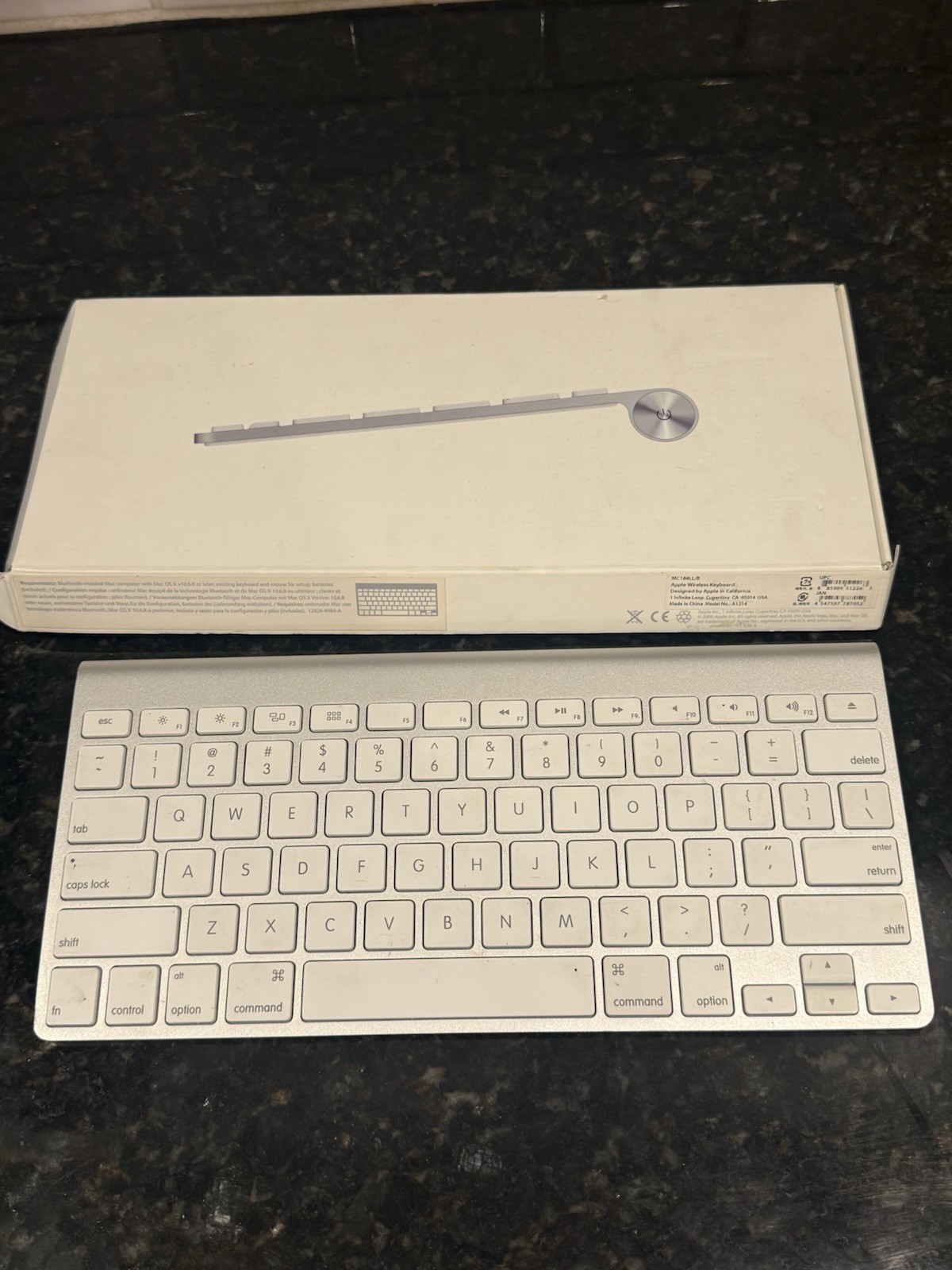 Genuine Apple OEM Wireless Keyboard A1314 in Original Box Tested and Working