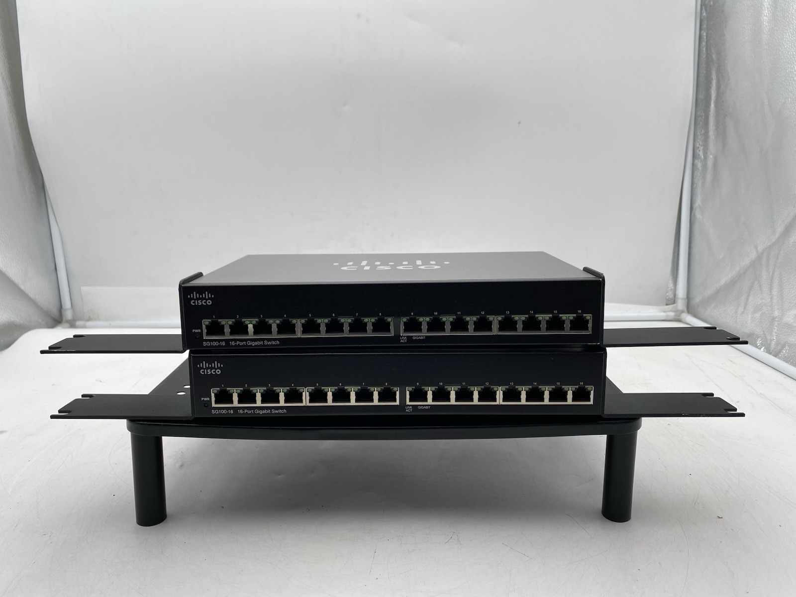 Lot of 2 Cisco SG100-16 V2 16 Port Gigabit Network Switch