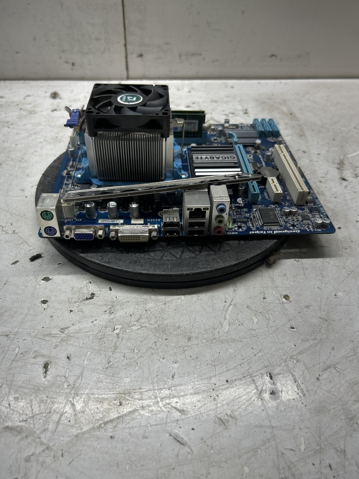 GIGABYTE GA-78LMT-S2P AMD FX-4100 Quad-Core 8GB