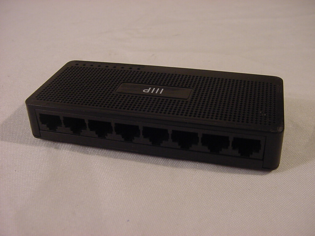 MONOPRICE 8 PORT 10/100 Mbps FAST ETHERNET SWITCH 15761