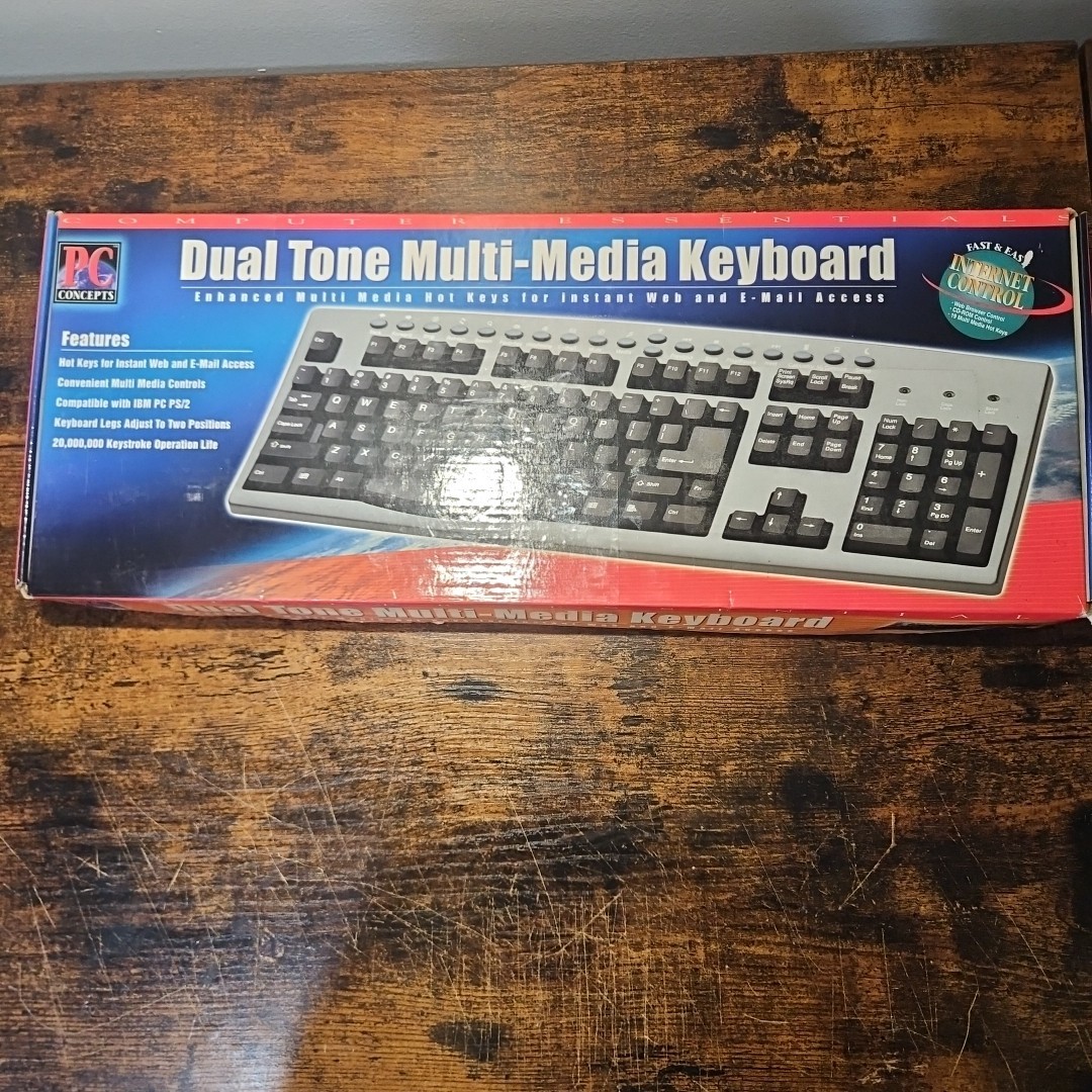 NOS Pc Concepts Dual Tone Multi-Media Keyboard KB 558 PC Concepts 