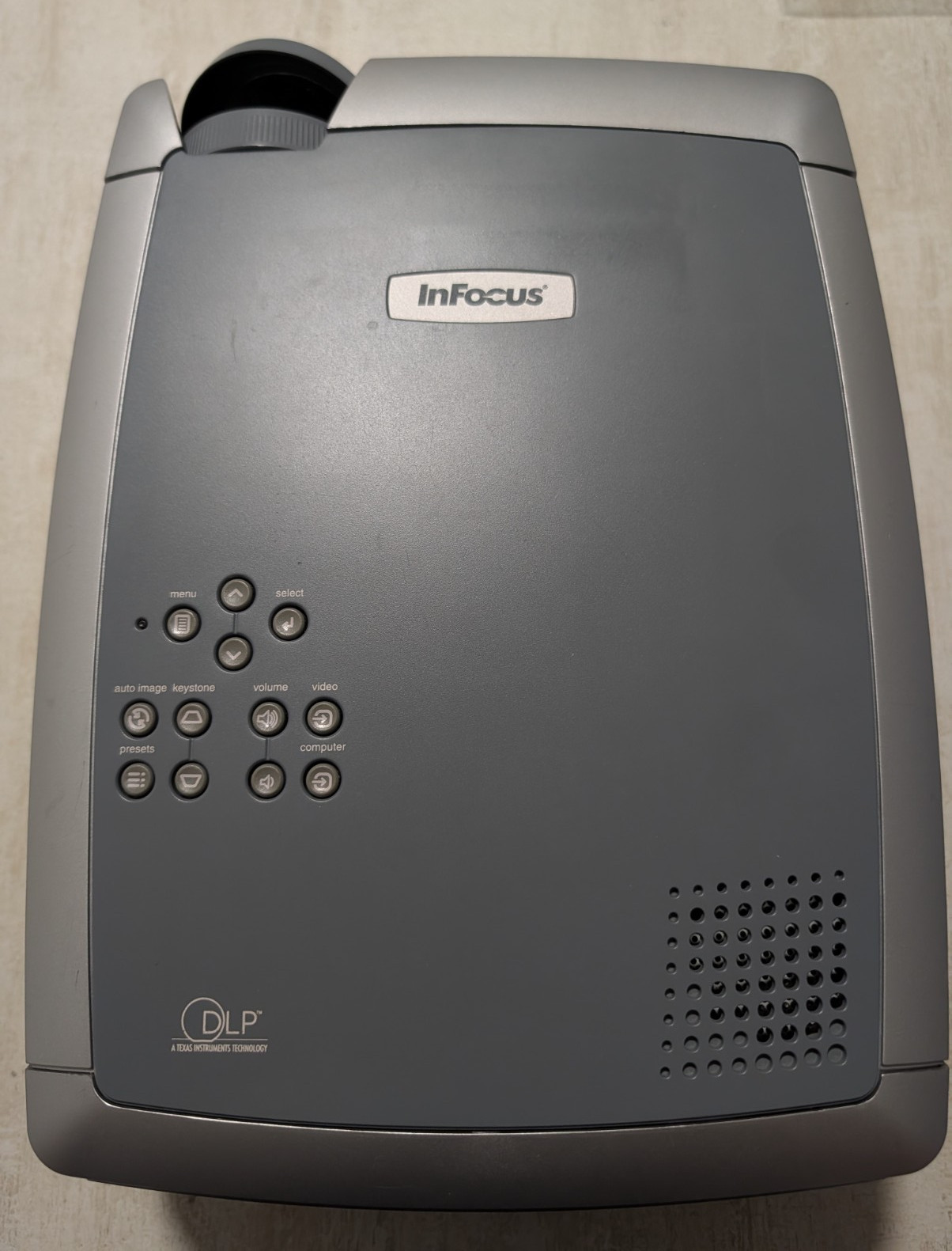 InFocus X2 DLP Projector 1000 ANSI Lumens 800x600 4:3 Gray/Silver NO CABLES