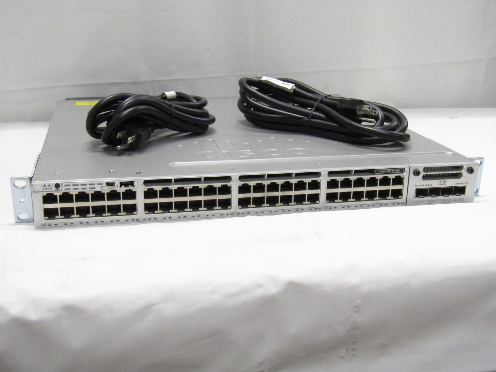 Cisco Catalyst 3850 48-Port UPoE Switch 2x PSU WS-C3850-48U-E V04 with Rack Ears