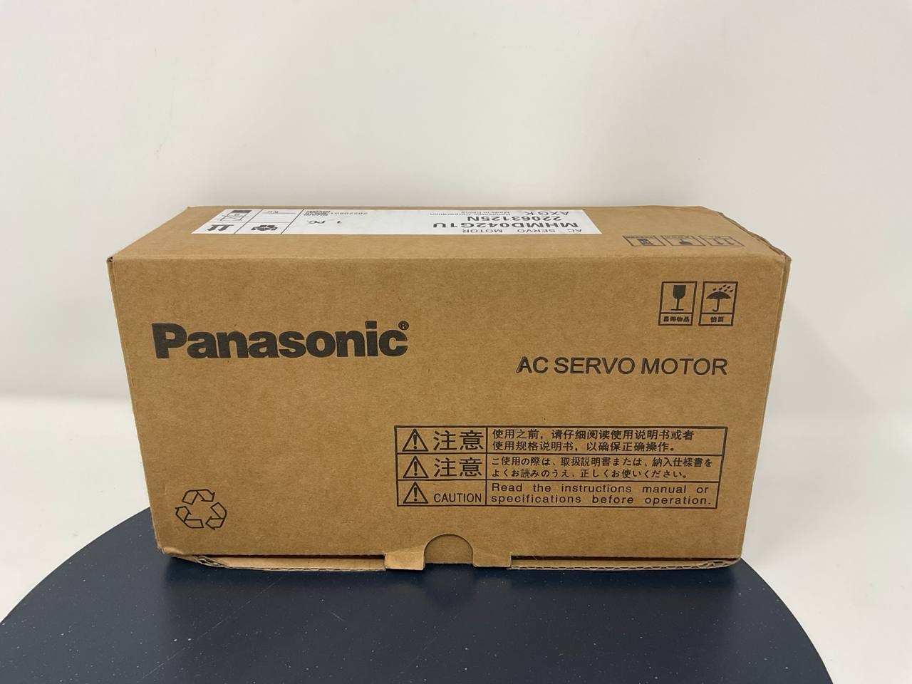 Panasonic MHMD042G1U AC Servo Motor 0.4kW 3Phase 104V 3000RPM New 0526-03