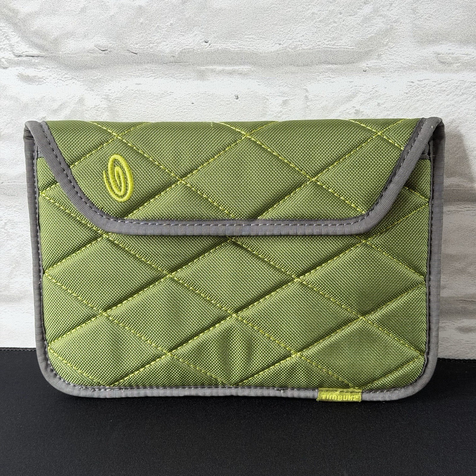 Timbuk2 Kindle eReader Sleeve Green Quilted Padded Plush Case Envelope
