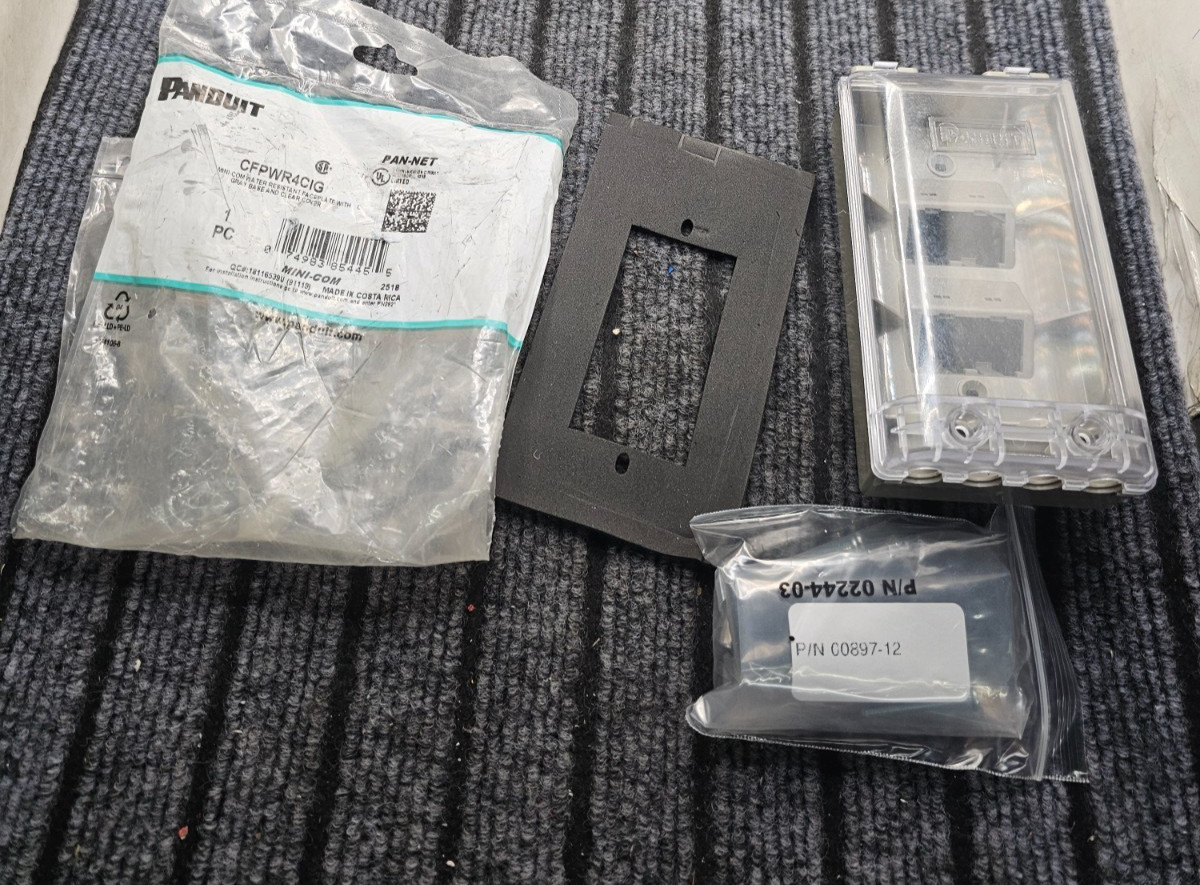 Panduit CFPWR4CIG 1-Gang, 4-Port Vertical Faceplate Sloped Water-Resistant