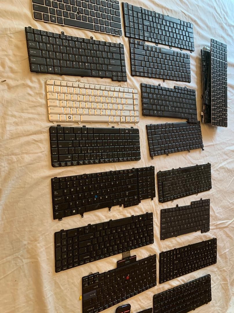 Laptop keyboards ( Lot of 40 Misc. keyboards )