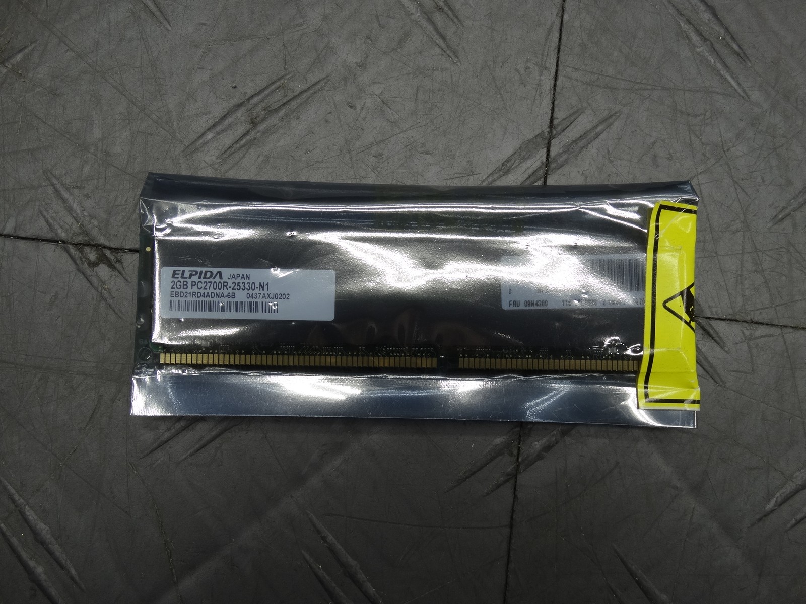 ELPIDA (Japan) 2GB PC2700R-25330-N1 RAM Sticks WITH heatsinks (Lot of 2)