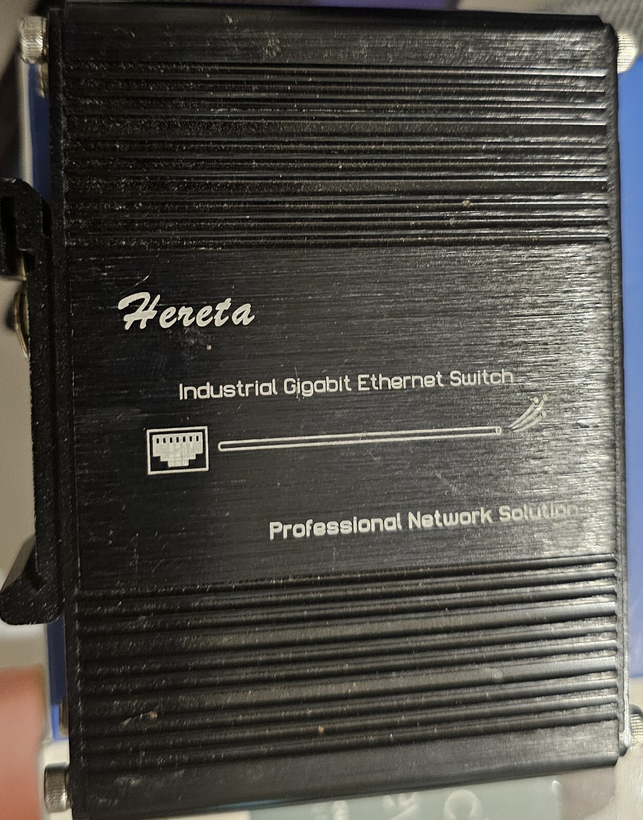 Hardened Industrial Gigabit PoE+ Switch Mini Compact PoE+ Ethernet Switch 4 Port