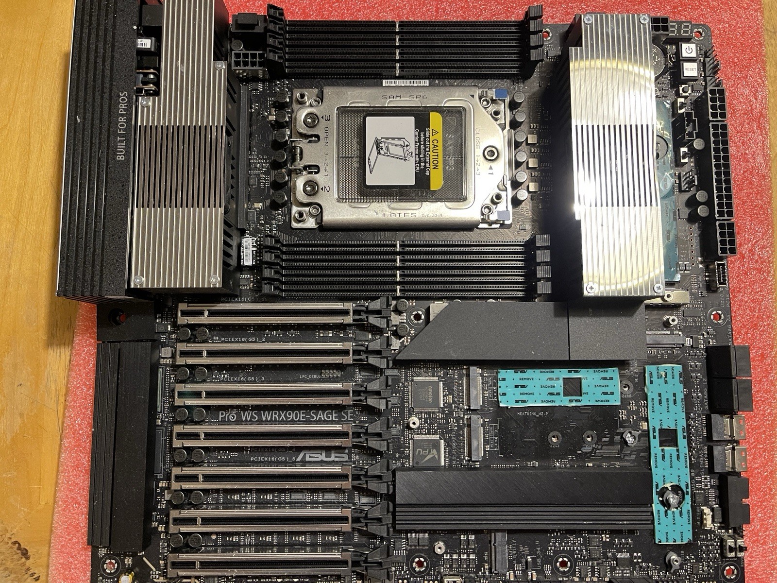 ASUS Pro WS WRX90E-SAGE SE WRX90 sTR5 DDR5 PCIe 5.0 Workstation Motherboard
