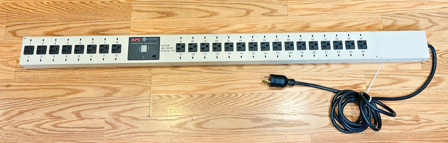 APC 24 Outlet Metered Power Distribution Unit 8857780 100-120VAC Power Strip