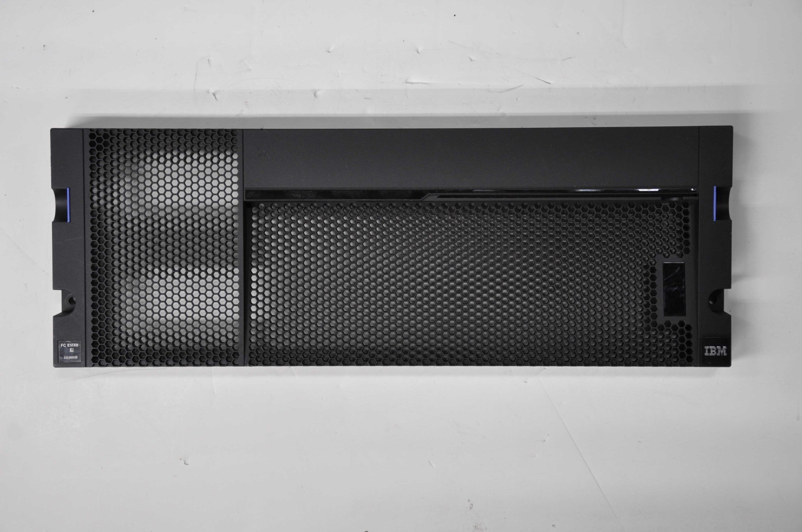 IBM 00FV896 EMX0 FRONT BEZEL GRADE B 00FV896