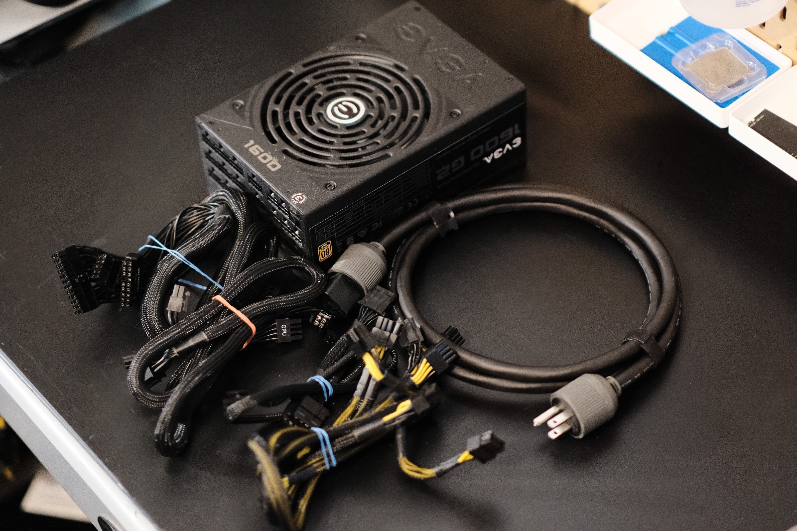 EVGA SuperNova 1600 G2 1600W Fully Modular Power supply - with cables