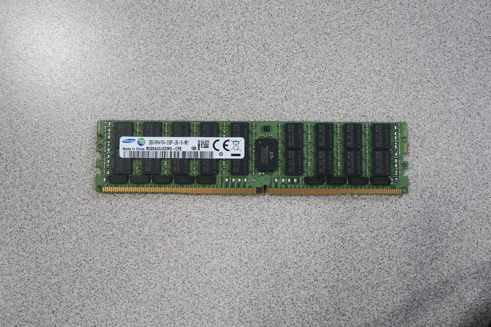 Samsung M386A4G40DM0CPB 32GB 1x32GB 4DRx4 PC42133P DDR4 Server Memory G2U