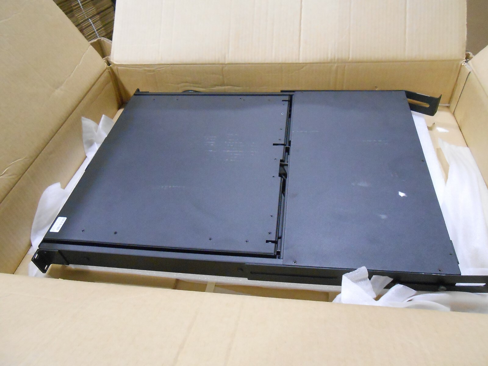 TRIPP-LITE B021-000-17 INTEGRATED 17" LCD DISPLAY, KEYBOARD, AND TOUCH PAD RACK 