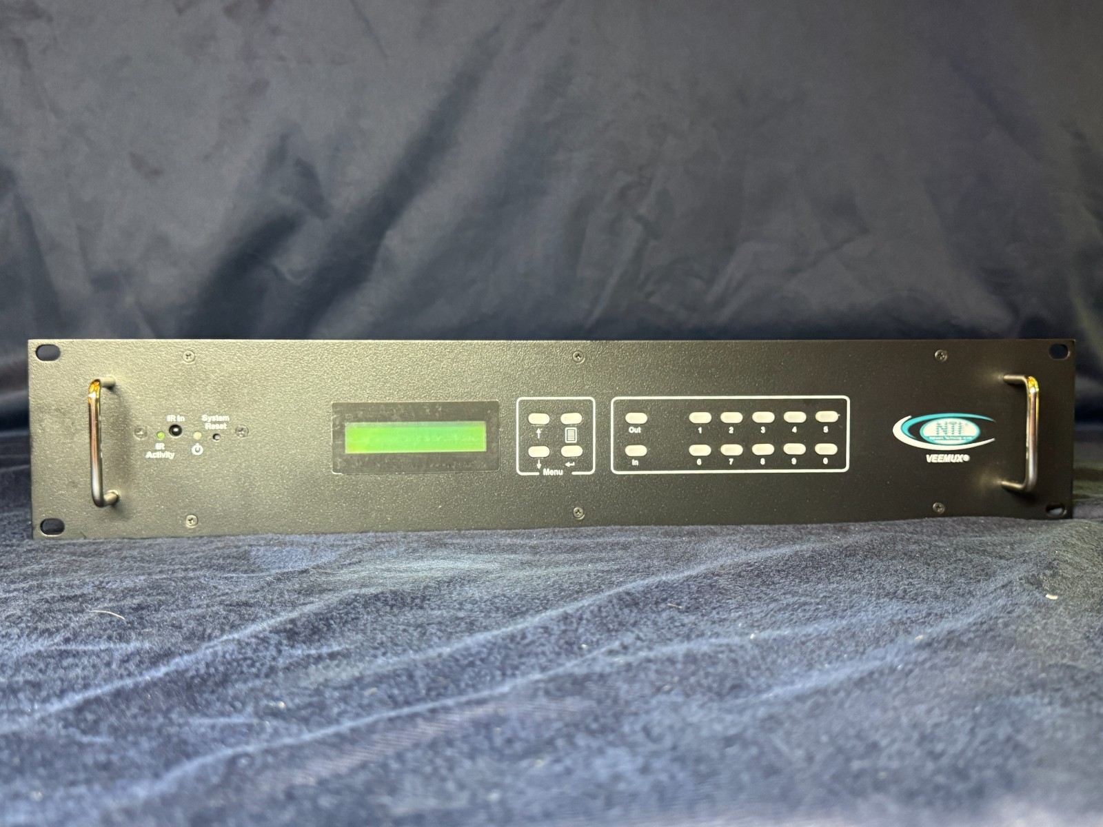 NTI VEEMUX SM-16X16-DVI-LCD -MDP Video Matrix Switch -  NEW - Open Box GUARANTEE