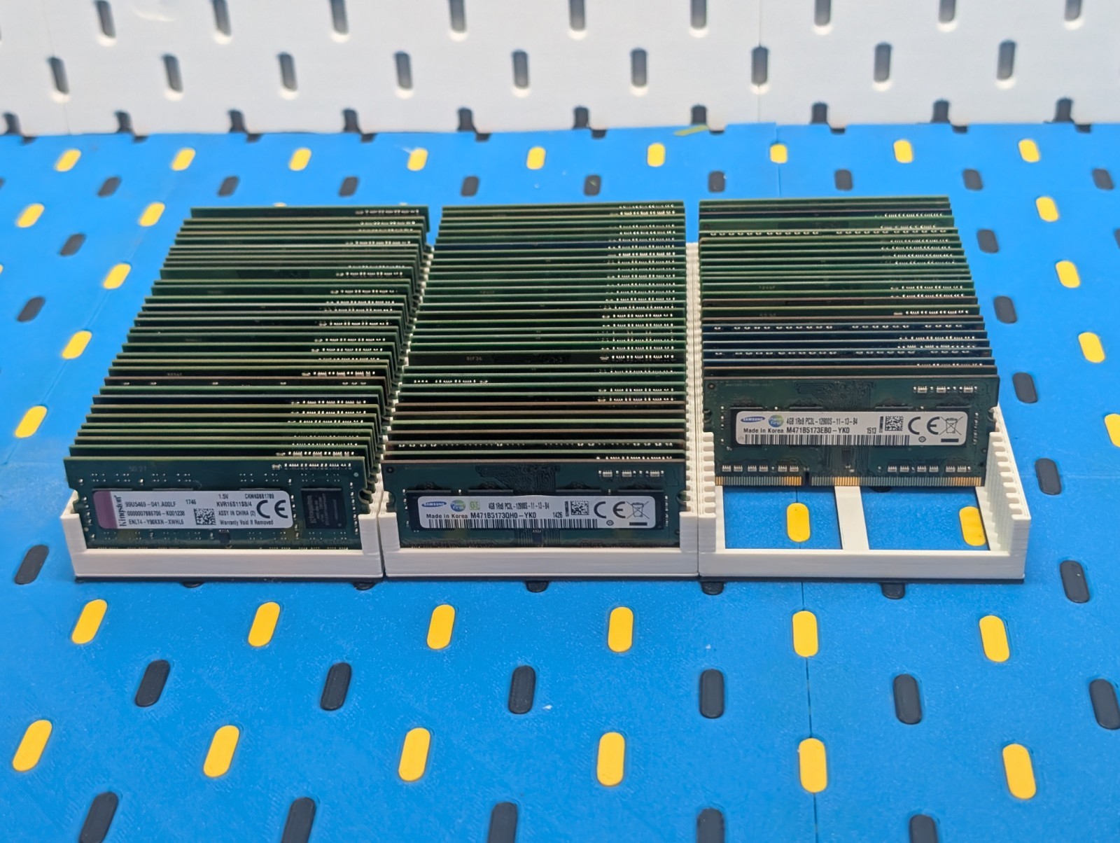 *Lot of 88* 4GB PC3-12800 1.5V 1.35V DDR3-1600 SO-DIMM Laptop RAM, Mixed Brands