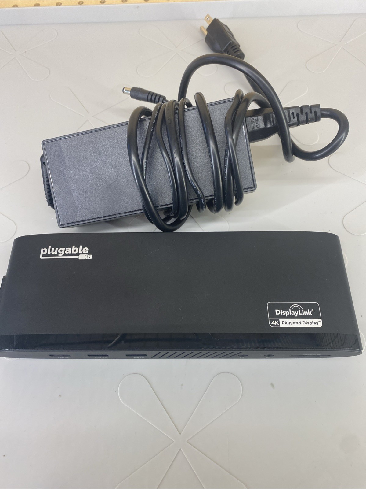 Plugable USBC Dual 4k Display Horizontal Docking Station with Power Supply