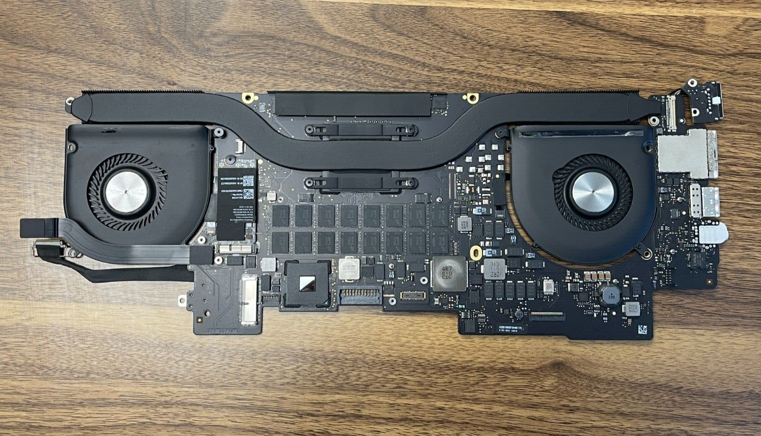 Apple MacBook Pro 2015 15 A1398 i7 2.2GHZ 16GB Logic Board Motherboard 661-02524
