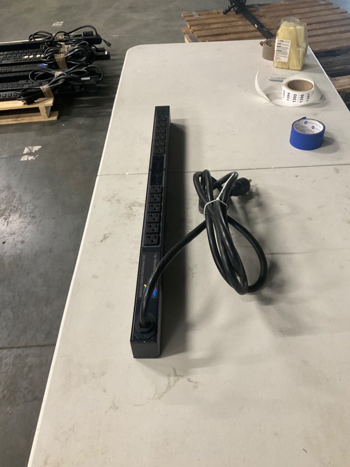 SERVER TECHNOLOGY - C-12V1-L30M - Metered Cabinet Distribution Unit