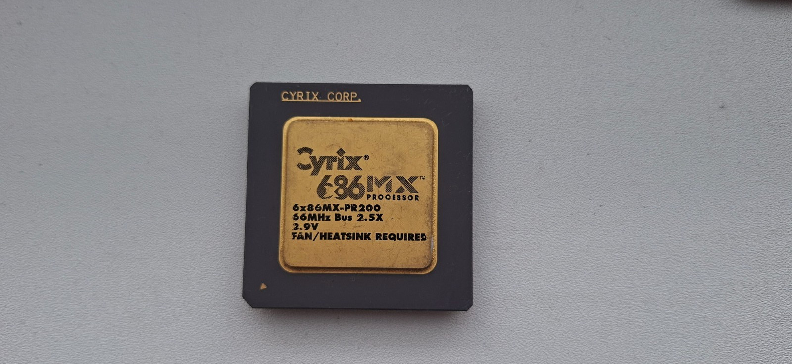 Cyrix 6x86MX-PR200 75MHz BUS 2.9V 6x86 vintage CPU GOLD
