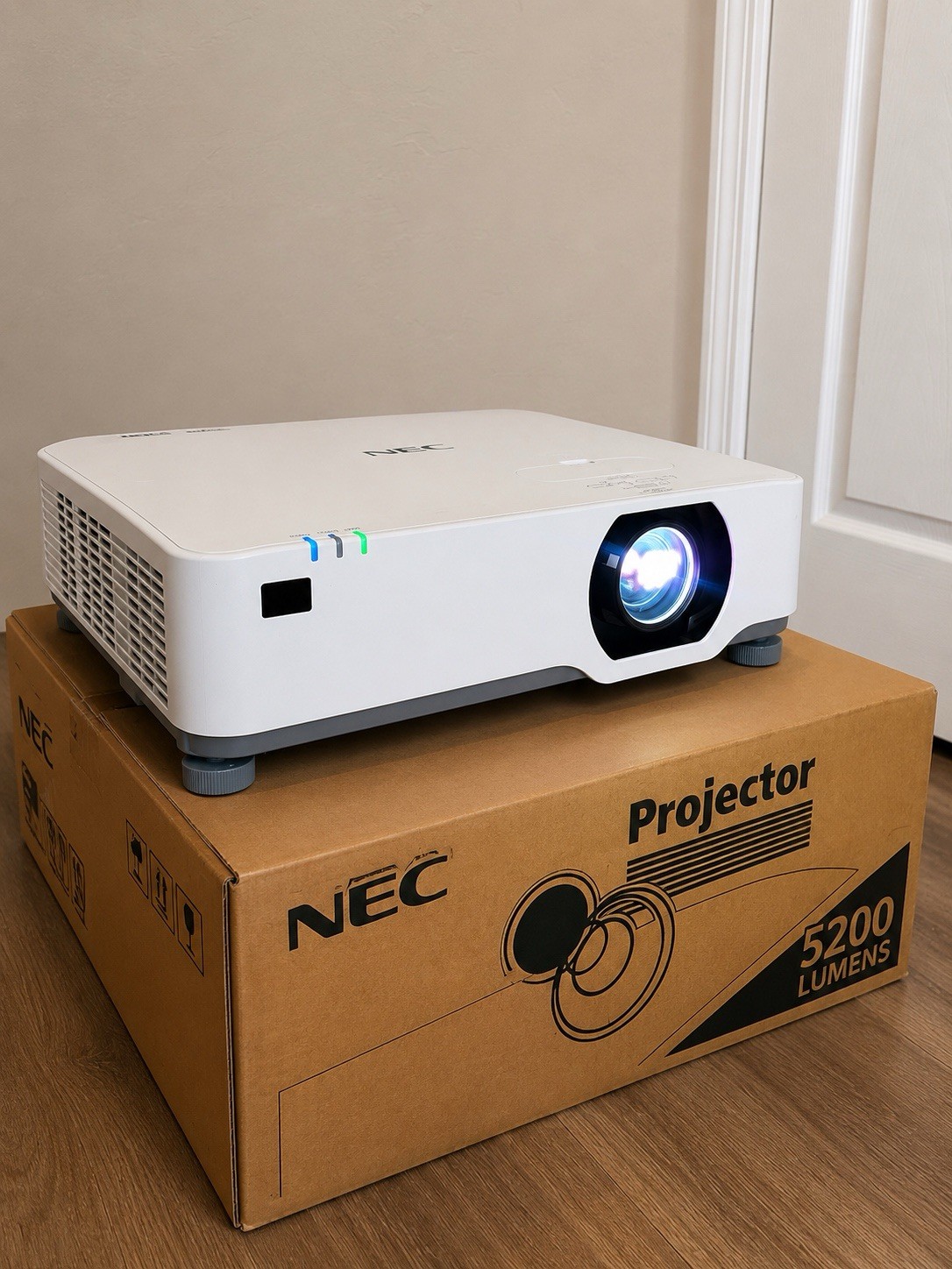 NEC NP-P525WL Laser Projector 5200 Lumens HDMI HDBaseT  7897 Hrs Only
