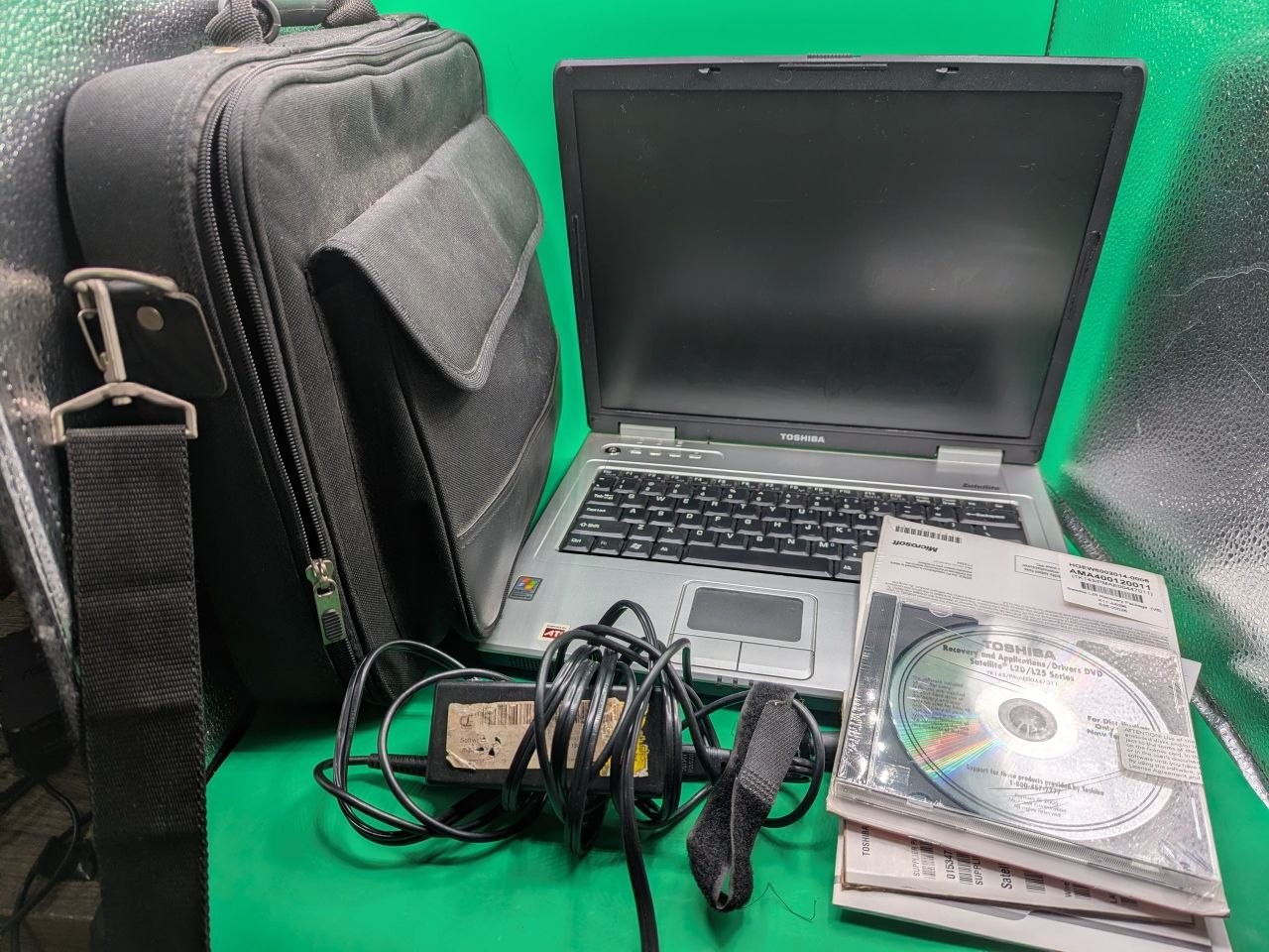 Toshiba Satellite L25-S1216 Laptop w/ Charger Case Recovery Disc ST