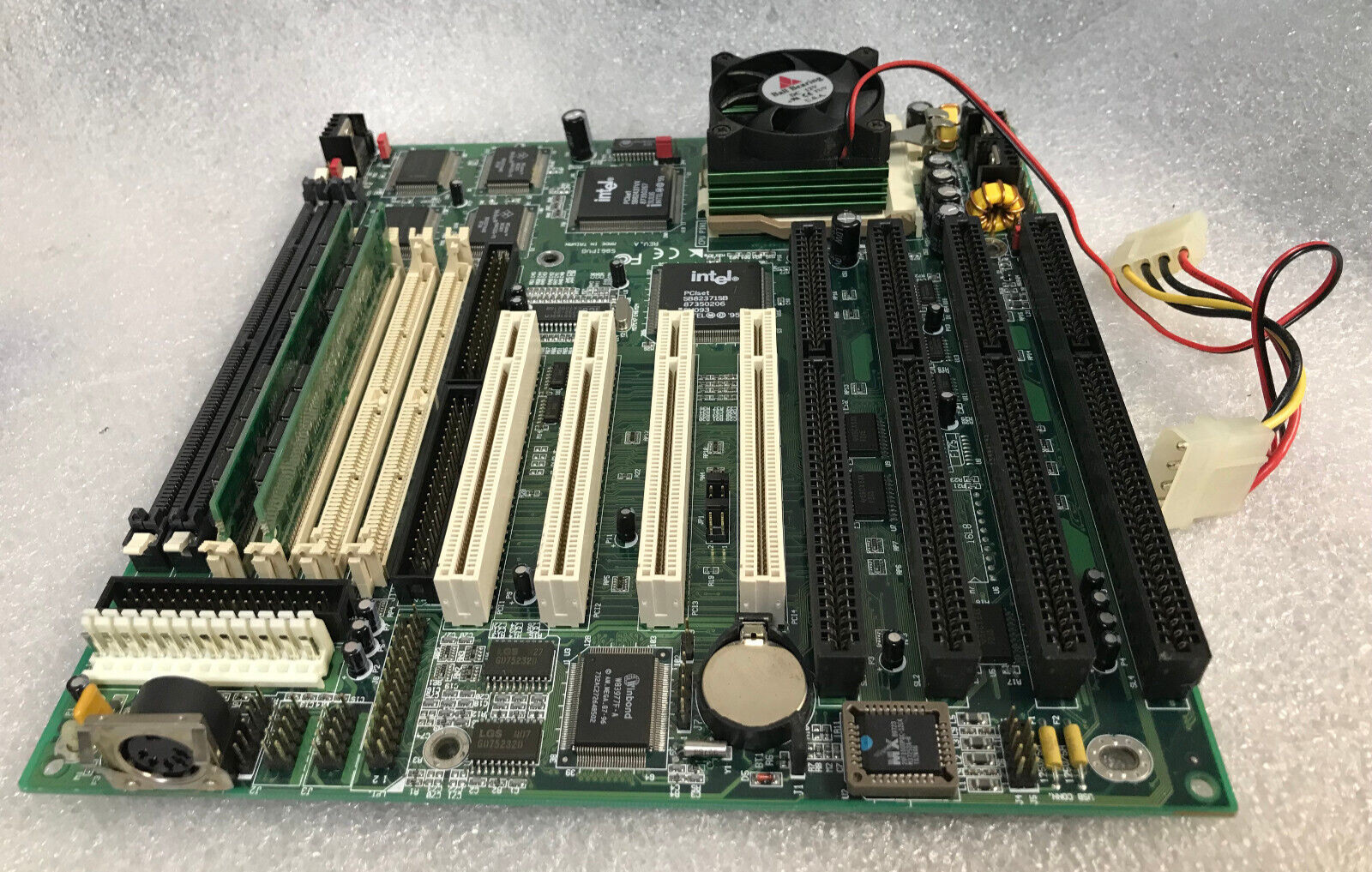 DFI 586IPVG C/512K  P/N 017881 R.AD0 Motherboard W/ CPU, FAN W/ 32MB Memory