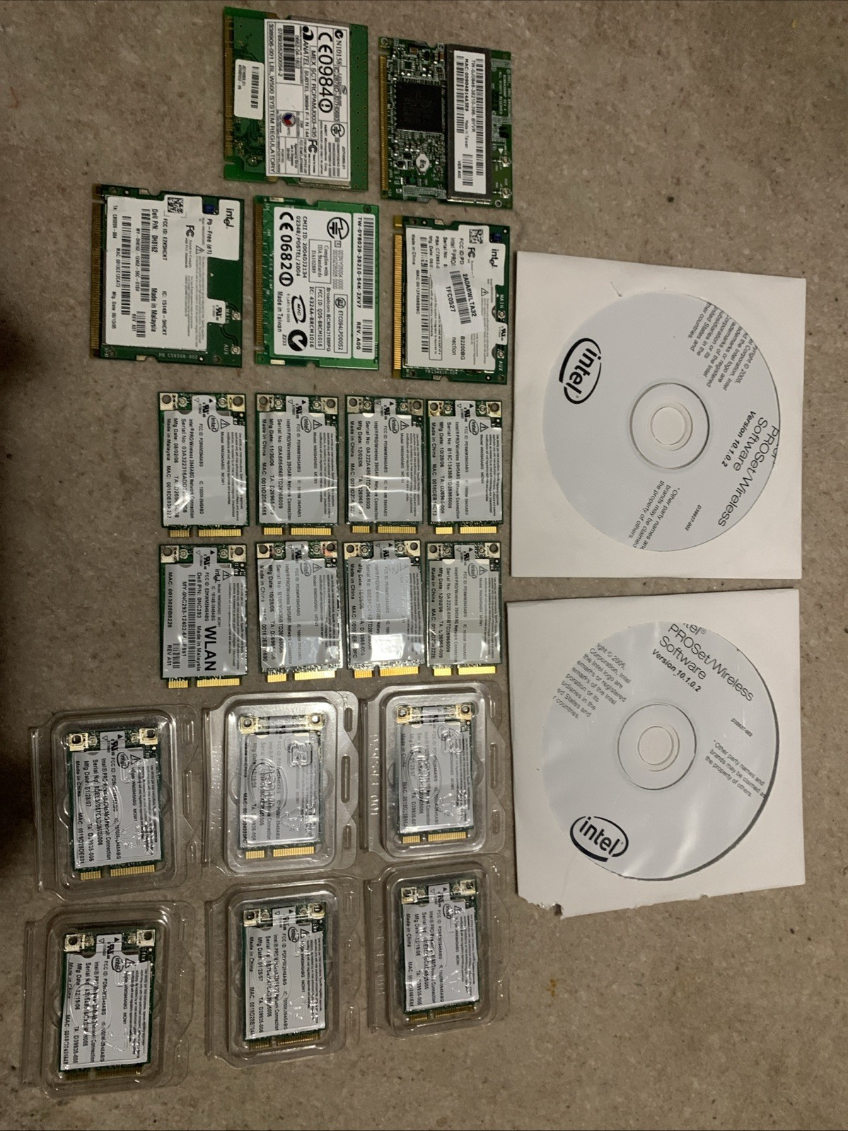 Lot of 19 Old Intel WM3945ABG MOW1 (14),  (5) Other Wireless Cards, 2 Disc