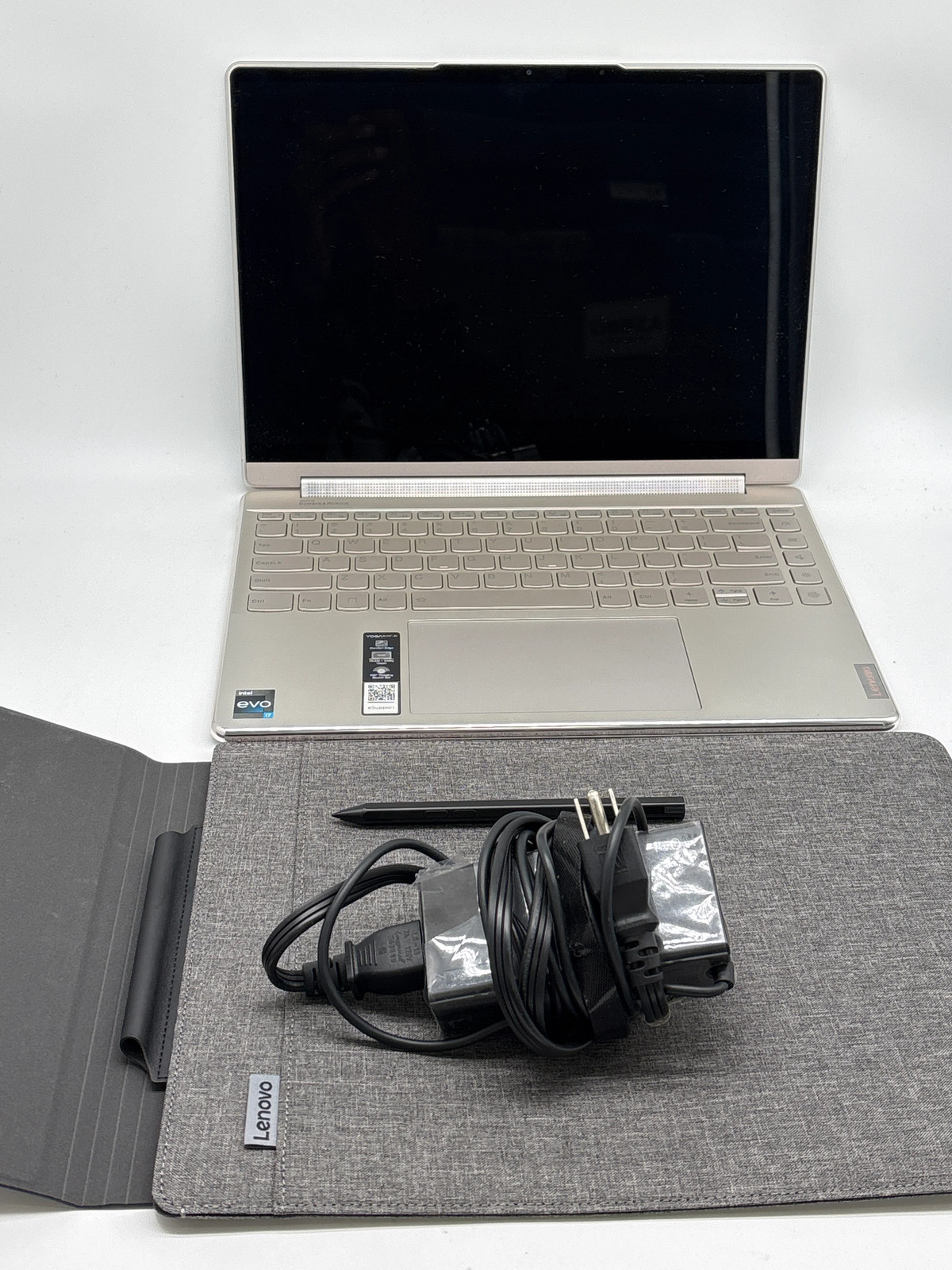 Lenovo Yoga 9i 14IRP8 2-in-1 14 2.8K OLED i7-1360P 16GB 512GB SSD Pen Oatmeal