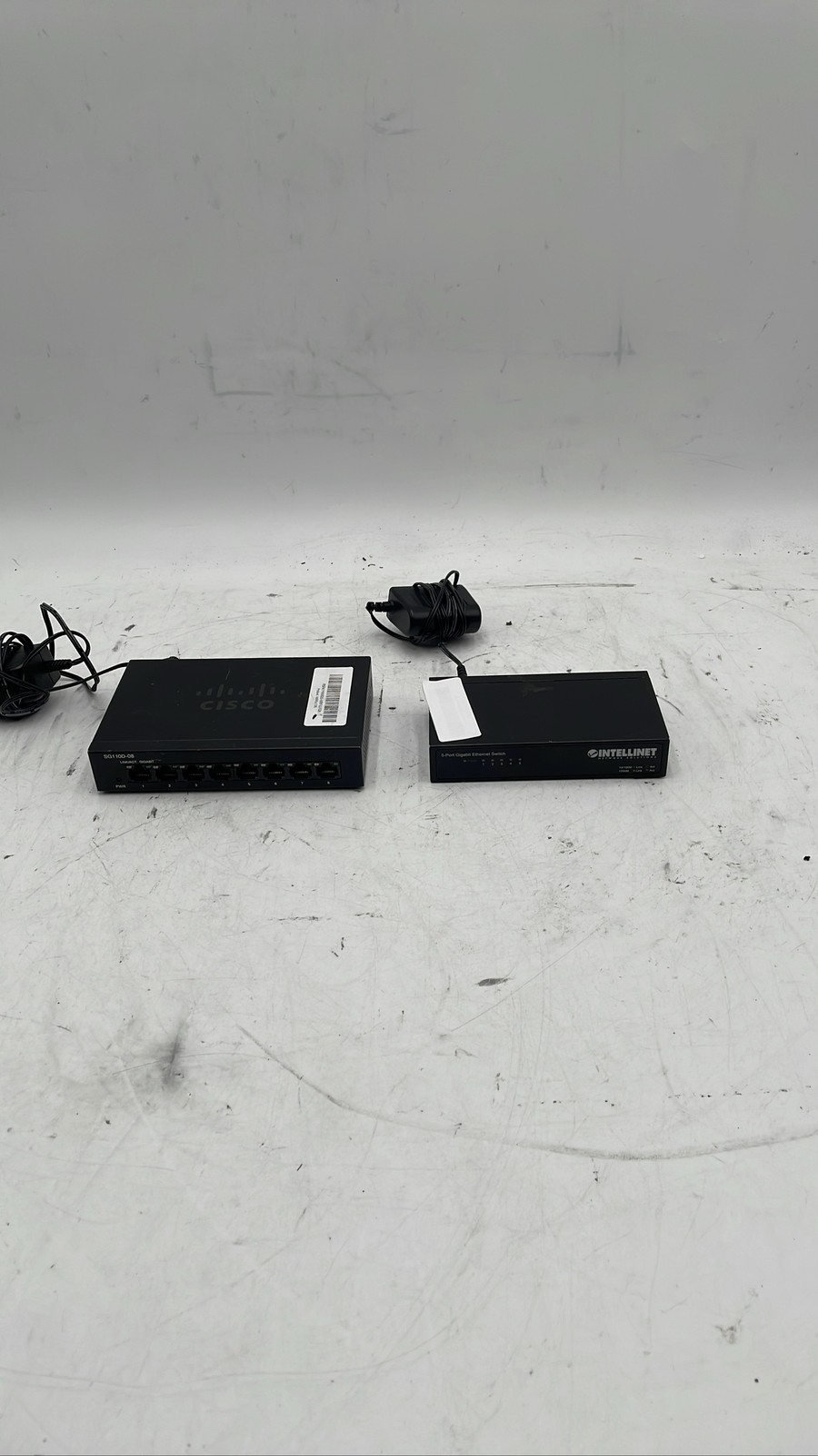 Gigabit Ethernet Switches Cisco SG110D-08 8-Port & Intellinet 530378 Lot Of 2