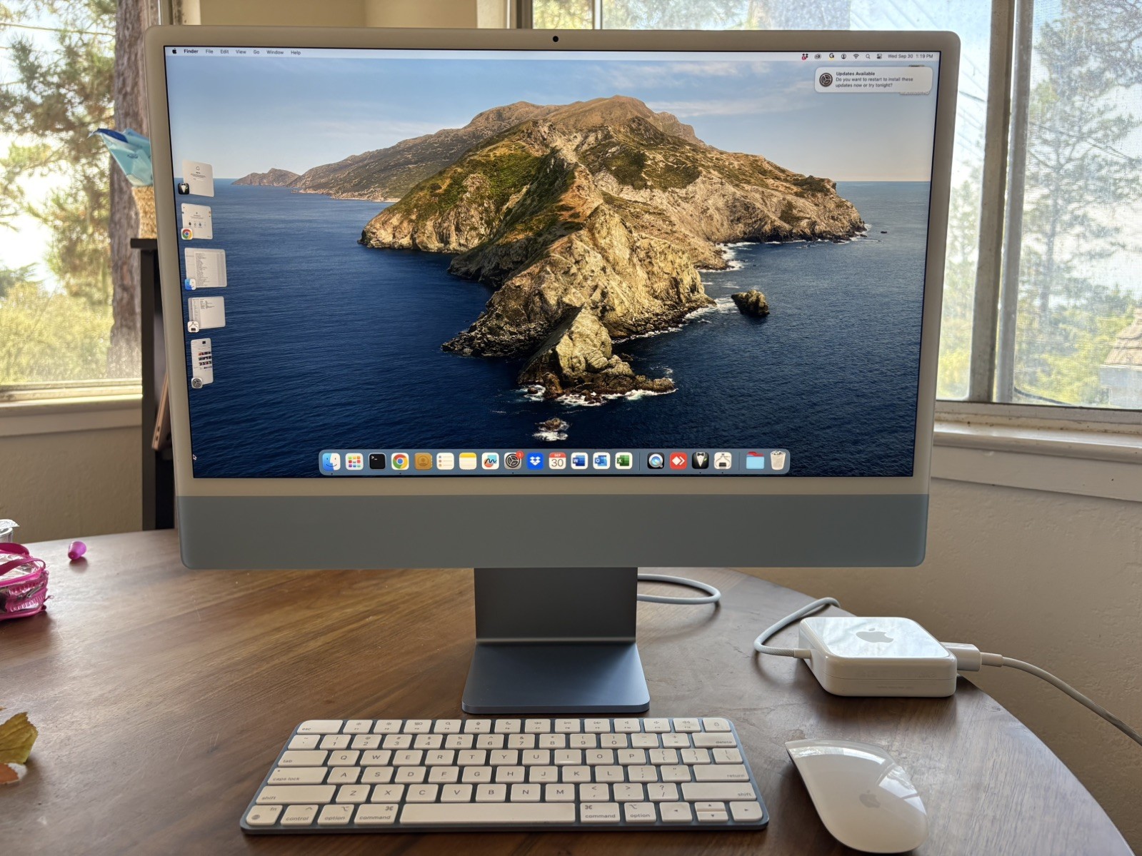 Apple iMac 24" A2439 M1 8GB RAM 256GB SSD Blue with Keyboard, Mouse, Etc.