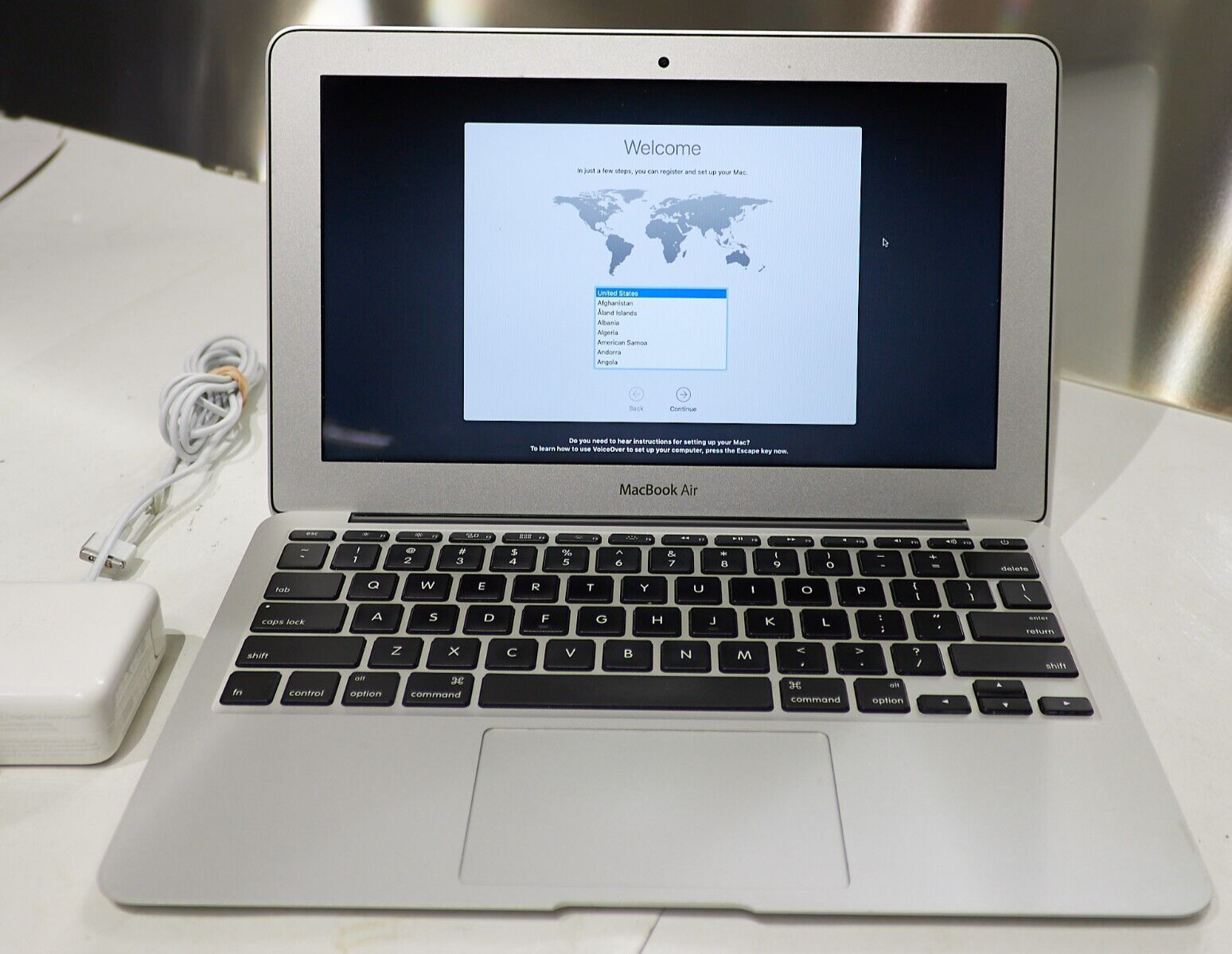 Apple Macbook Air 2013 A1465 11" I5 1.3GHz 4GB 128GB SSD MD711LL/A Laptop