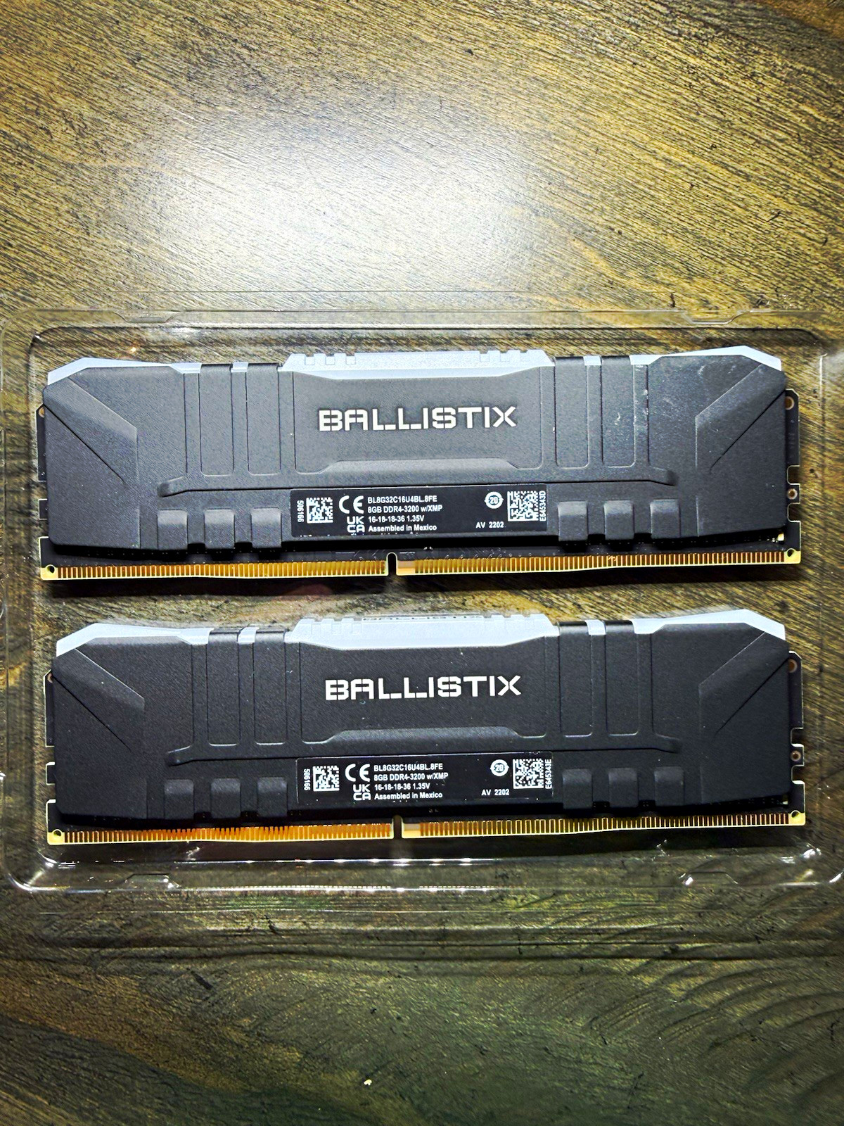 Crucial Ballistix RGB 16GB (2x8GB) DDR4-3200 288-Pin DIMM XMP BL8G32C16U4BL.8FE