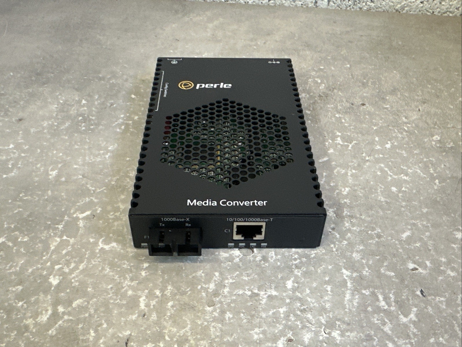 Perle S-1110P-M2SC05 Gigabit Fiber Media Converter PoE 1000Base-SX