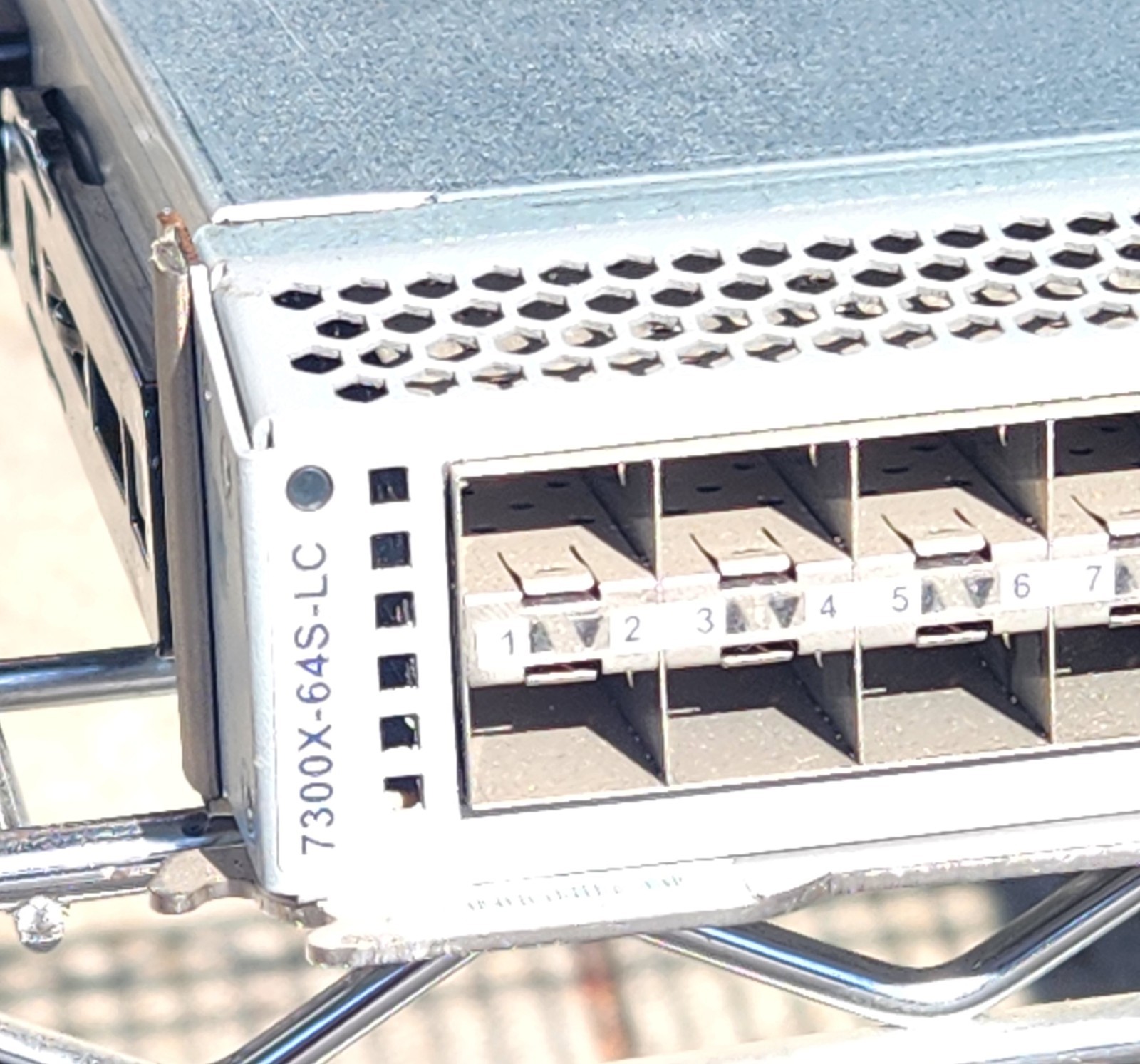 Arista DCS-7300X-64S-LC 48 port 10GbE SFP+ 4 port 40GbE QSFP+ Linecard