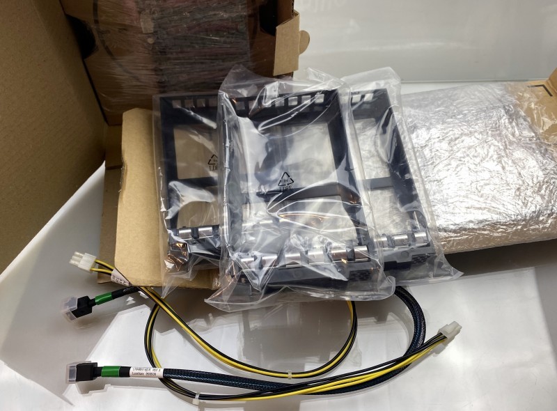 Fujitsu S26361-F4047-L11 Server Upgrade Kit 4x 3.5' HDD for PRIMERGY TX2550 M4
