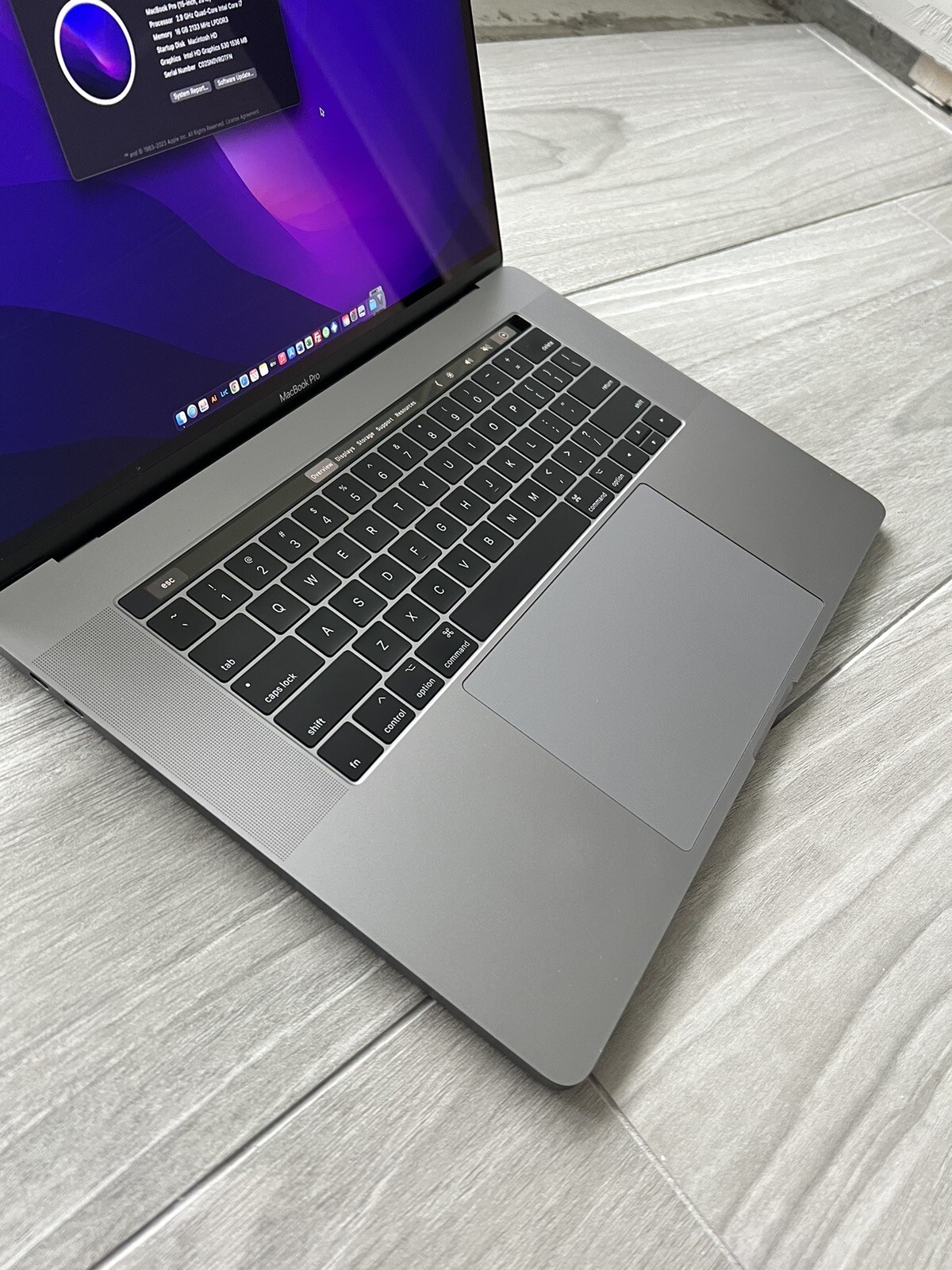Macbook Pro Retina A1707 15" 2016 Touchbar i7 1TB SSD 16GB 2.9 GHz - Flawless