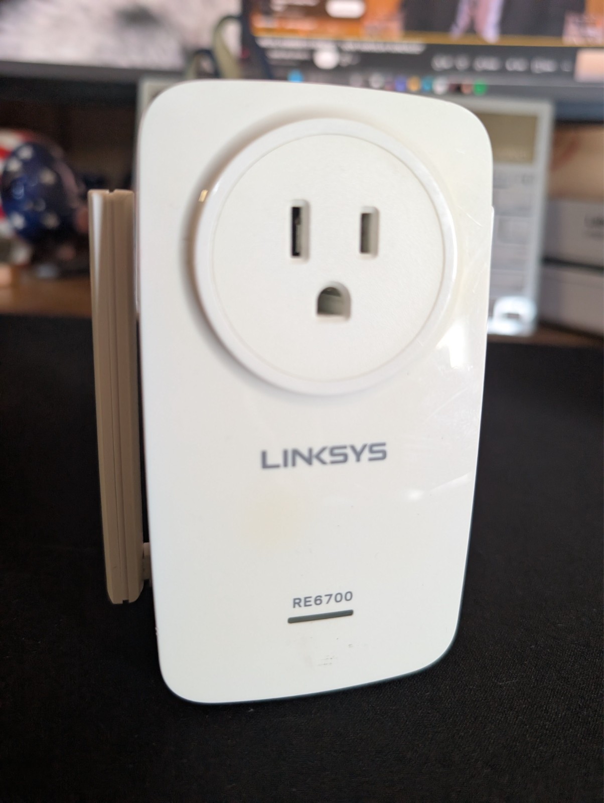 Linksys RE6700 AC1200 Dual-Band WiFi Range Extender With AC Pass-Through Outlet