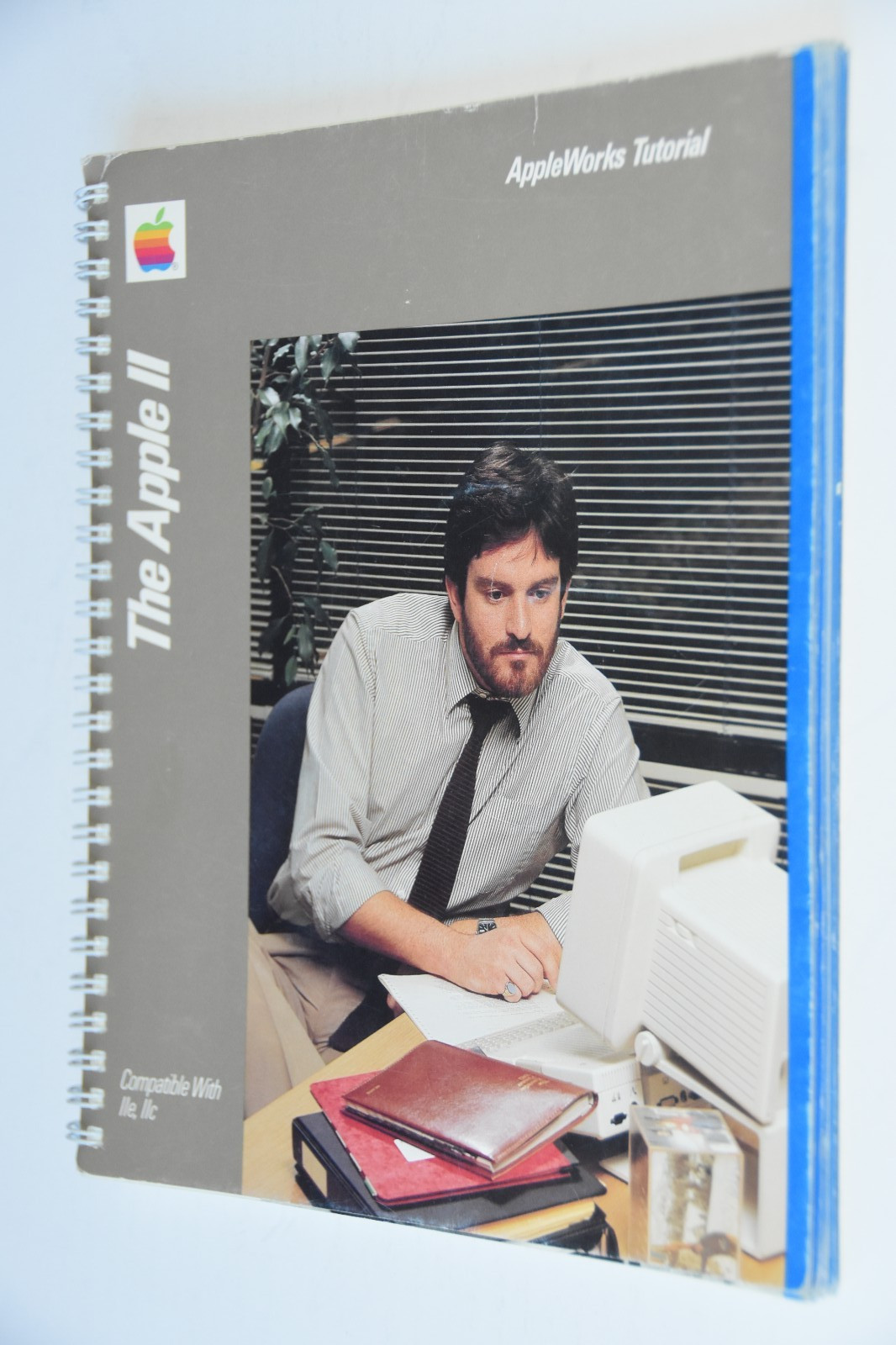 1983 The Apple II IIe IIc AppleWorks Tutorial Vintage Computing 030-0842-A book