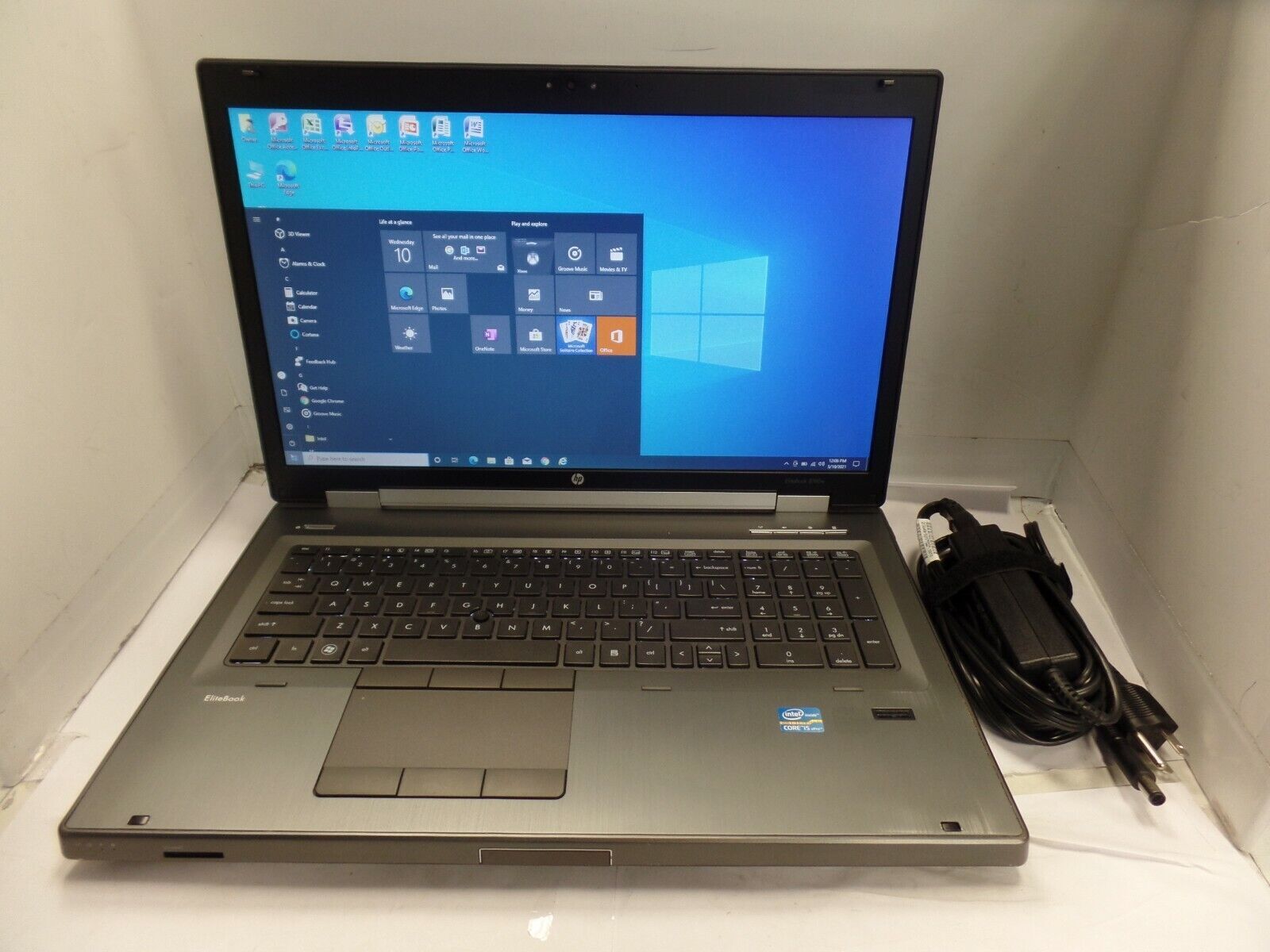 17" HP EliteBook Workstation 8760W 2.60GHz i5-2520M 8GB 128GB SSD Win10 Pro DVD 