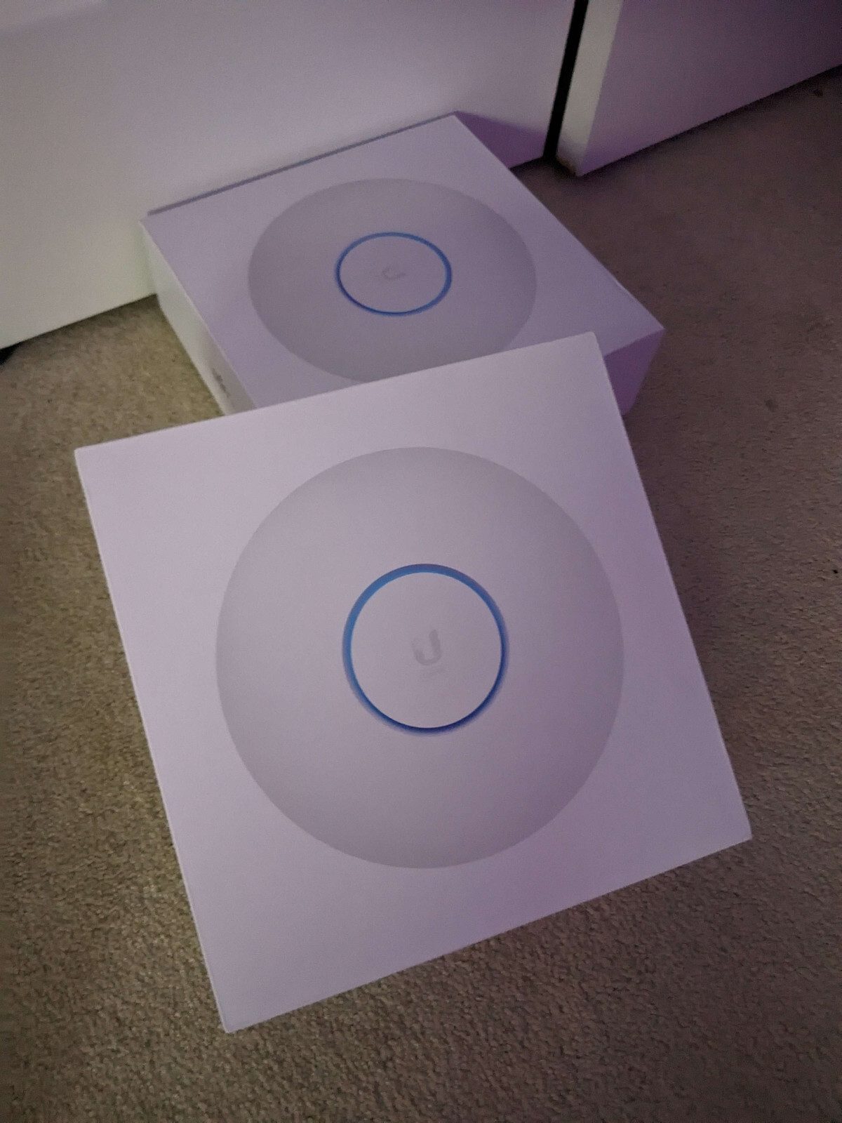 x2 Ubiquiti Networks U6LRUS 1000 Mbps Access Points