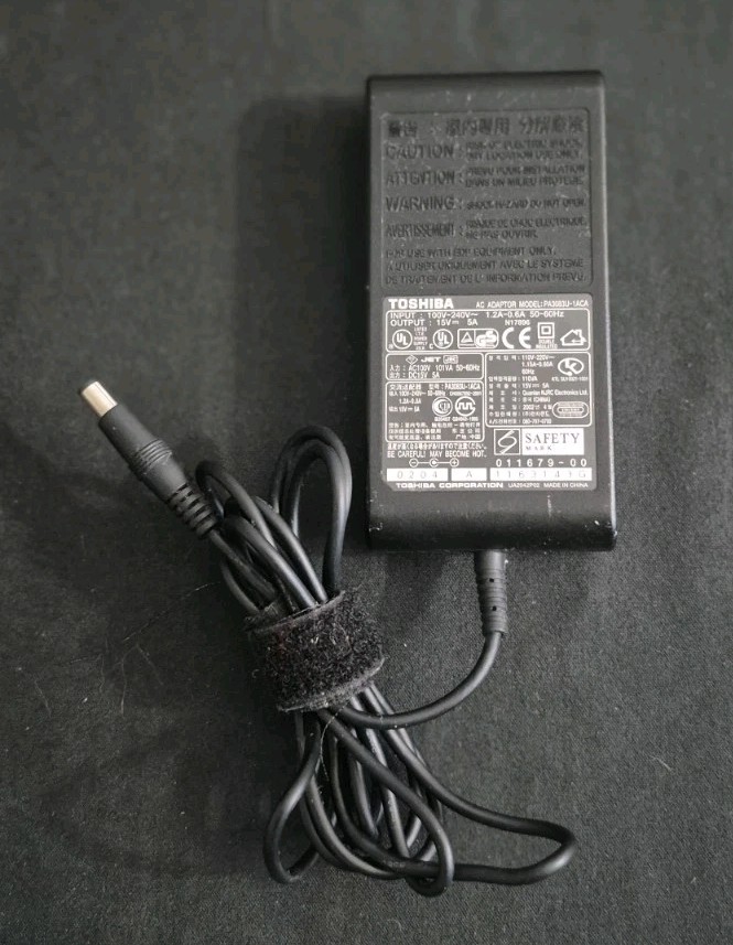 Genuine Toshiba PA3083U-1ACA Laptop Notebook AC Adapter 15V 5A 75W