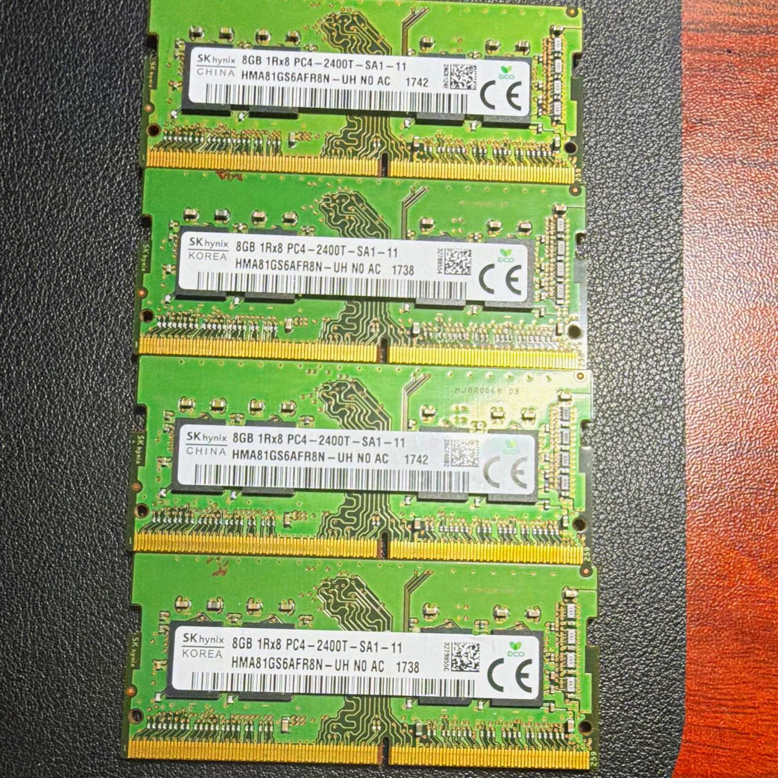 SK hynix 32GB (4x8GB) DDR4-2400T SO-DIMM 260-Pin Unbuffered HMA81GS6AFR8N-UH