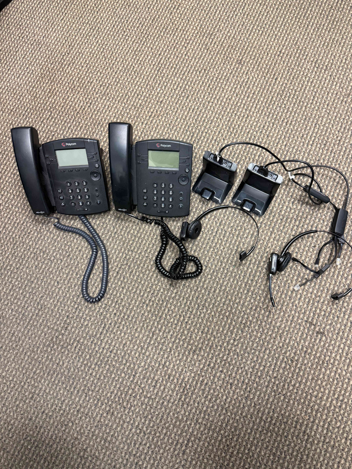 Lot of 2 Polycom VVX 310 VoIP Phones + 2 Headsets 6-Line HD Voice PoE Tested